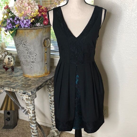 Walter by Walter Baker Black and Green Backless Dress - Picture 1 of 14